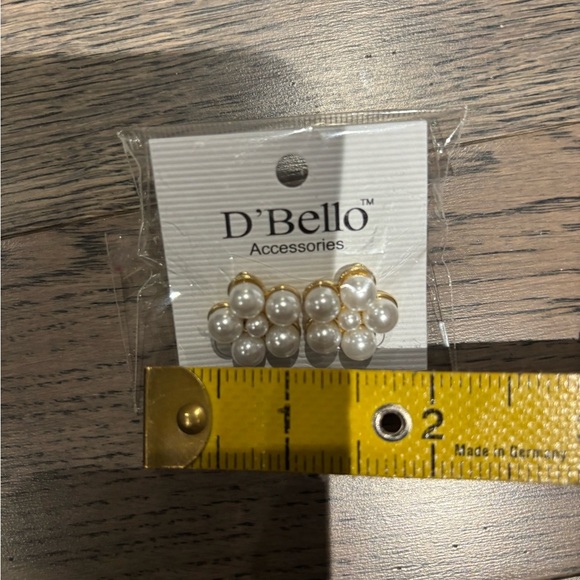 Elegant Pearl Cluster Earrings - Picture 5 of 8